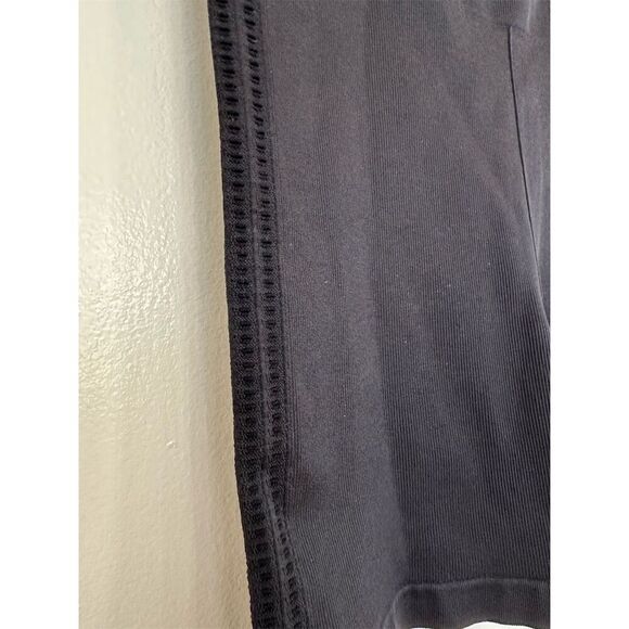 Fabletics Women's High-Waisted Black Workout Shorts Size M NWOT - Picture 4 of 4